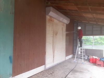 外壁板金の高圧洗浄